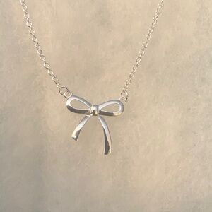 Elegant sterling Silver Bow Necklace